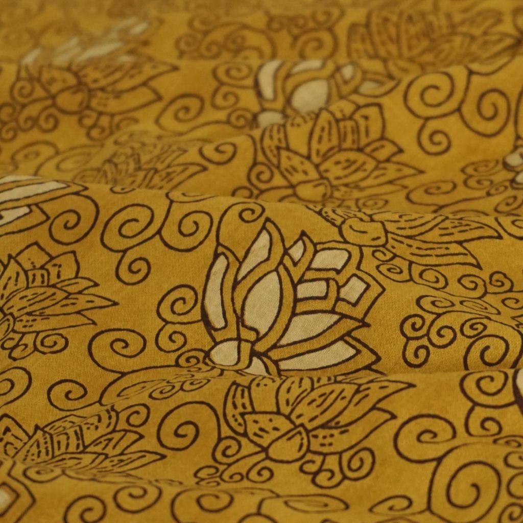 Voile leichte Baumwolle Lotusblüte Ranken senfgelb